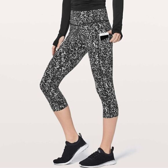 Lululemon Fast & Free Crop II *Nulux 19" in Chirasu Black - Picture 1 of 7